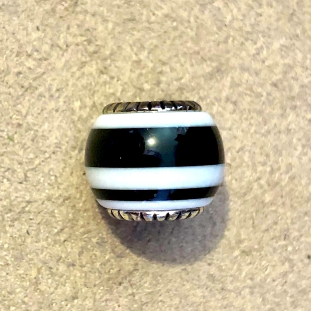 🆕 Brighton Sugar Striped resin bead Black & white uneven stripes Retired NWOT